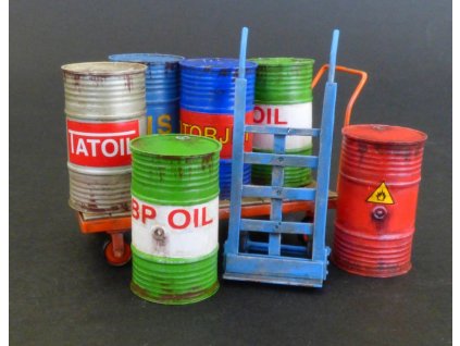 1/35 Metal barrels with handcarts