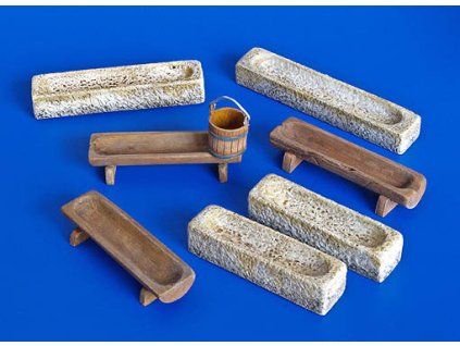 1/35 Wooden and stone feed-troughs