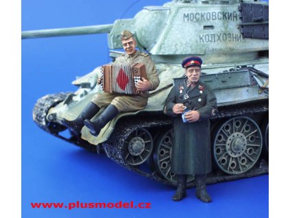 1/35 Red Army Soldiers, WWII – Accordionist & NKVD Officer