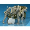 1/35 Soviet Artillery Crew on Maneuver