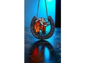 vitrazovy amulet kun podkova tiffany