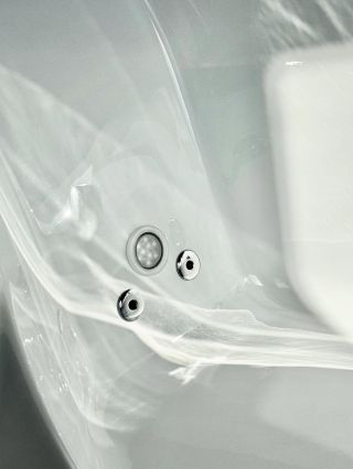 Přišel první jarní den a s ním také první teplé sluneční paprsky. Chcete aby Vám také malovaly v koupelně? ☀️🎨