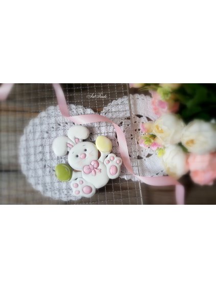 Zajíček s vajíčky