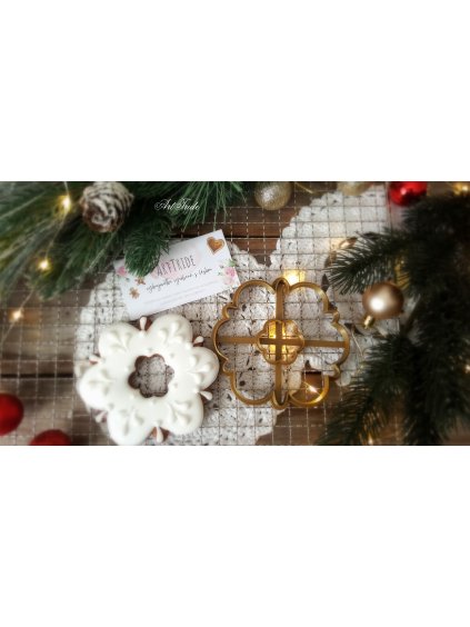 Hnětýnka s vykrajovací částí