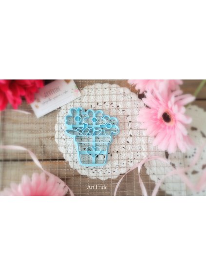 Květináč s kytičkou