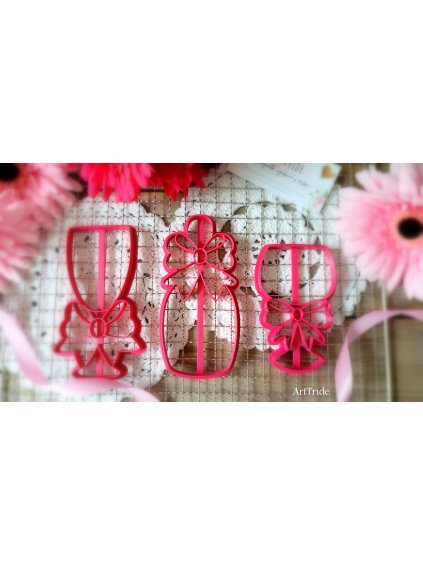 Láhev a sklenice na víno a sekt