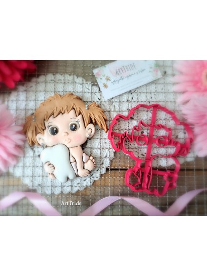 Holčička se zoubkem