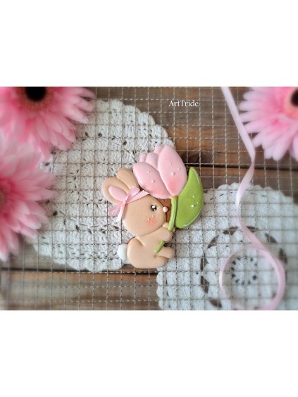 Zajíček s tulipánem