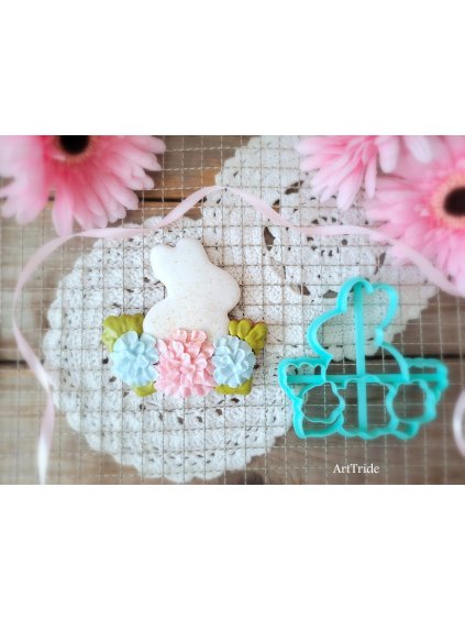 Vykrajovátko zajíček s květinou