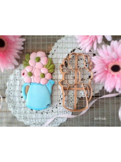 Vykrajovátko květiny v konvičce