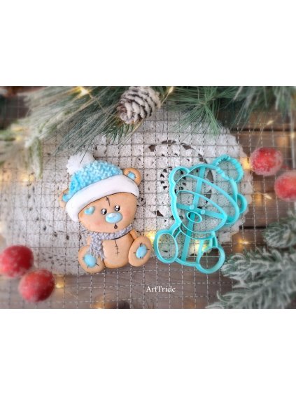 Vykrajovátko medvídek s čepicí