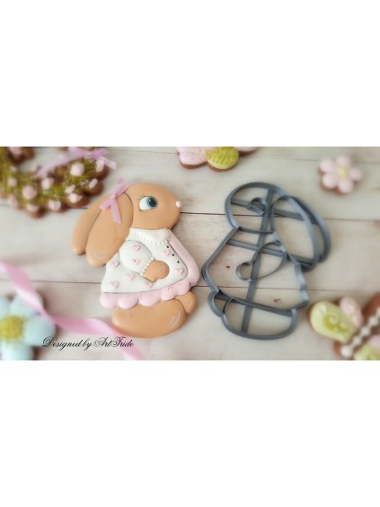 Zajíček v šatičkách