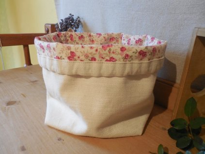 Látkový košík starorůžové růžičky, pevné dno, výška 23 cm