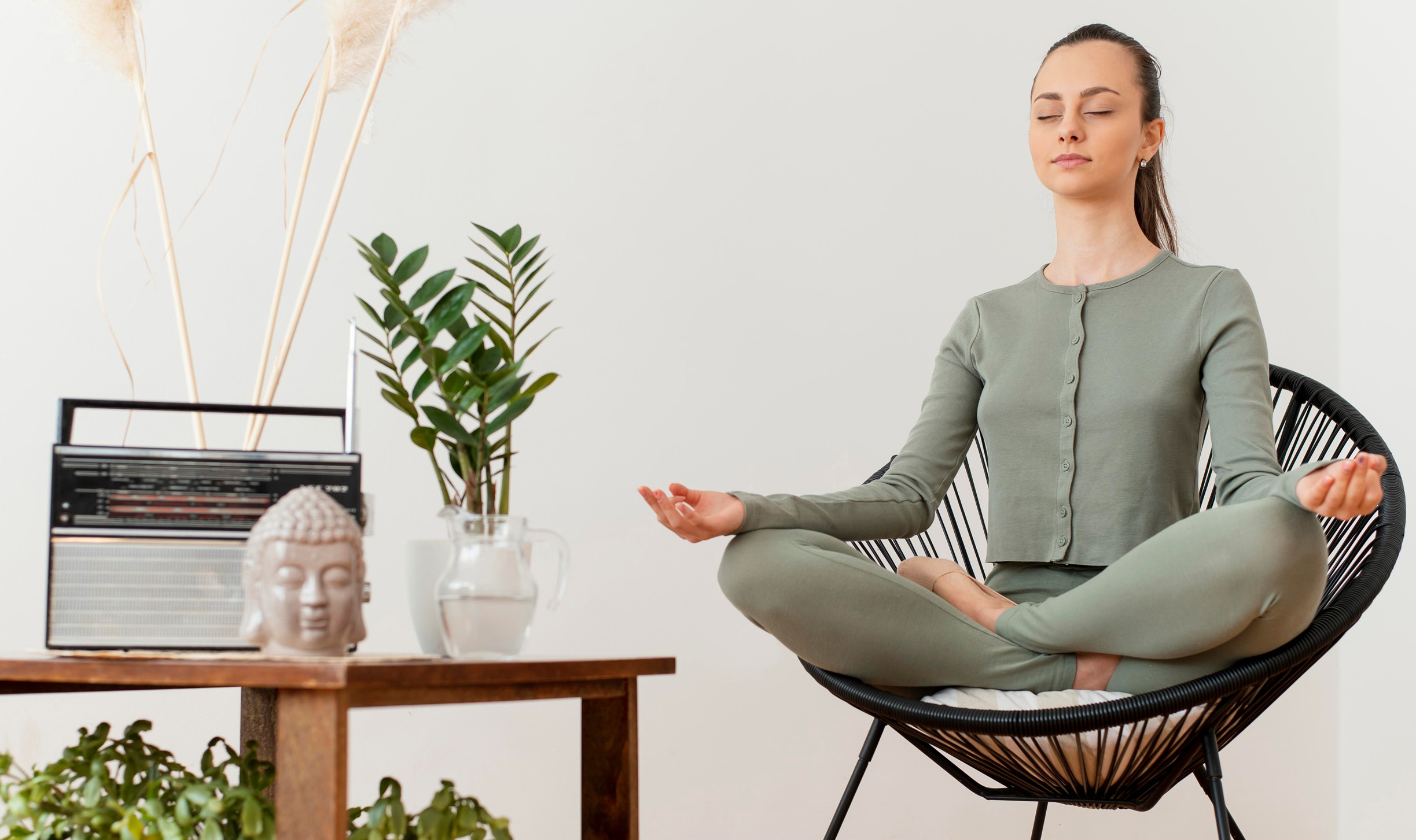 12 jógových pozic proti menstruačním bolestem