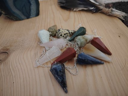 Kyvadla z minerálů