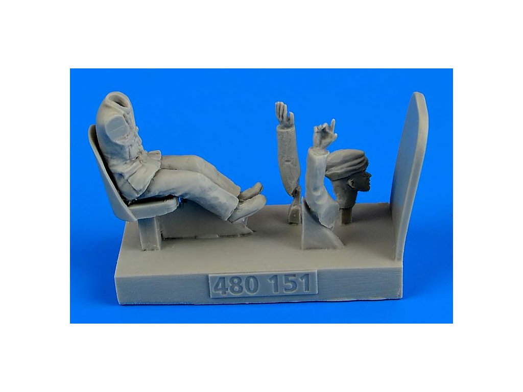 1/48 WWII RAF Driver for Bedford MWD