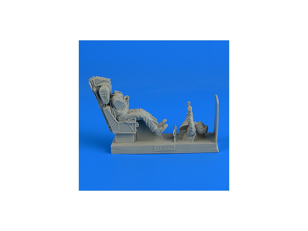 1/32 US Navy Fighter Pilot with ejection seat for