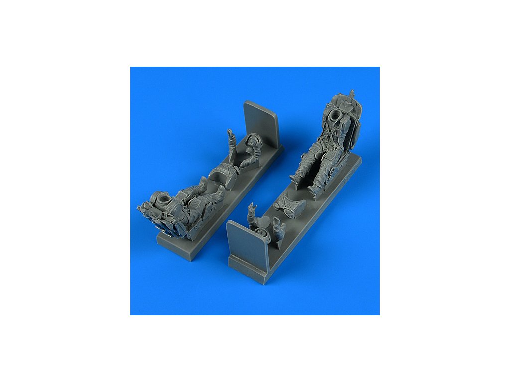 1/32 Soviet Pilot and Trainer Pilot with ej. seat for MiG-21 UM
