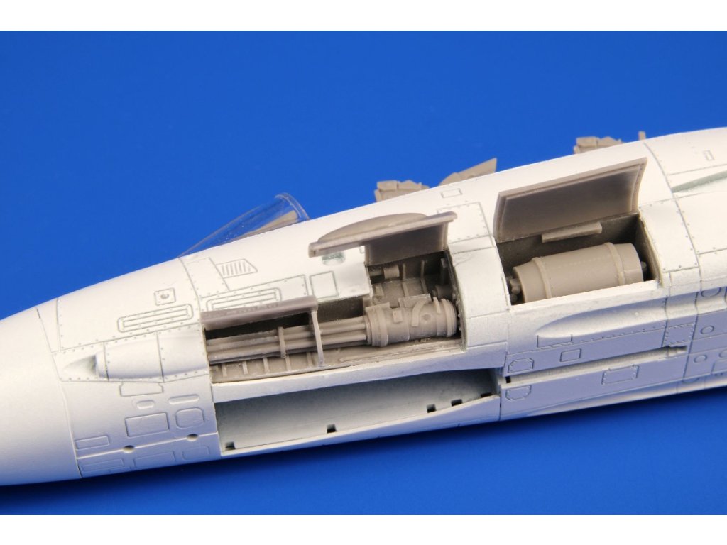 1/72 F-14A Tomcat  Port Side Cannon Installation