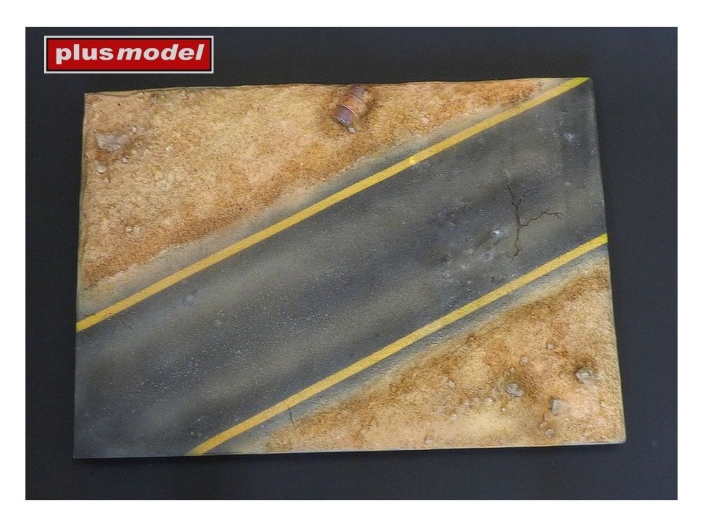 1/35 Display base – Road in the desert