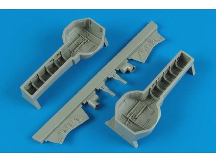 1/32 A6M5 Zero Fighter wheel bays - TAMIYA