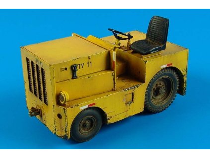 1/32 DMC Logan T-40 USAF tow tractor