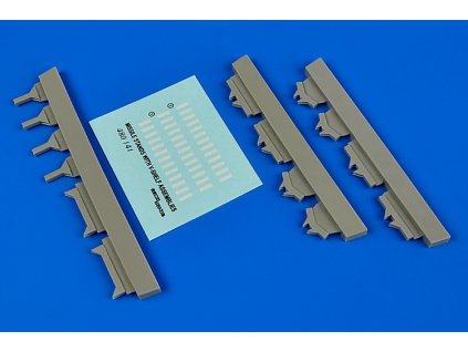 1/48 USAF Missile maintenance stands with V-shelf assemblies