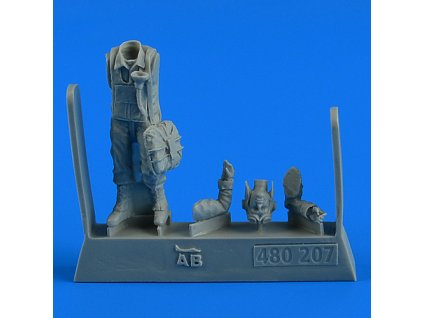 1/48 USAF WWII Pilot with parachute for x kit