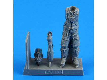 1/32 Luftwaffe WWII Pilot with a parachute