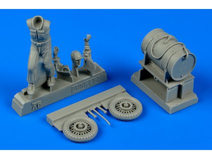 1/48 U.S. Army aircraft mechanic WWII  with fuel c