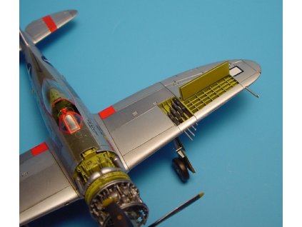 1/72 P-47D Thunderbolt gun bays - ACADEMY