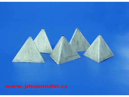 1/35 Anti-tank Concrete Barriers - Pyramid-style, Set I