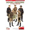 1/35 SOVIET OFFICERS AT FIELD BRIEFING. SPECIAL EDITION - Miniart