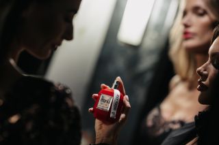 VRSTVENÍ parfémů ❤ Vytvoř si vlastní styl, vlastní parfémový podpis. Stříkni dvakrát dámskou, jednou pánskou.. nebo...