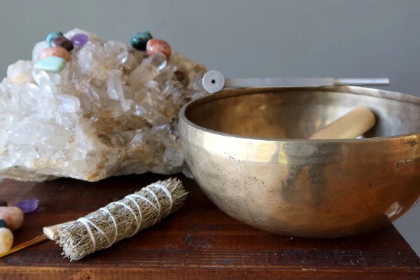 Hogyan tisztítsd és töltsd fel az ásvány karkötőidet?