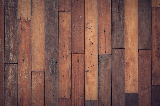 3 spôsoby, ako oživiť starú drevenú podlahu