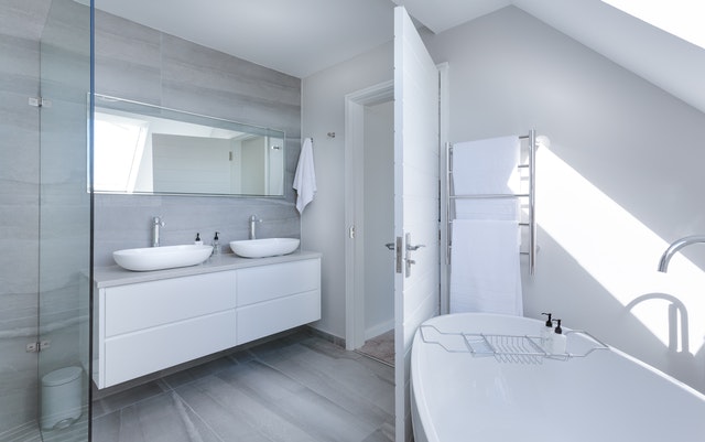 Matte vs. polished tiles for the bathroom