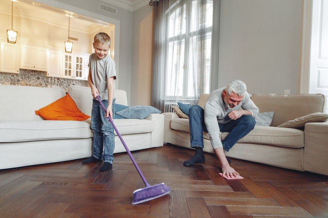 Do you want to keep the floor streak-free and shiny? Read our tips!