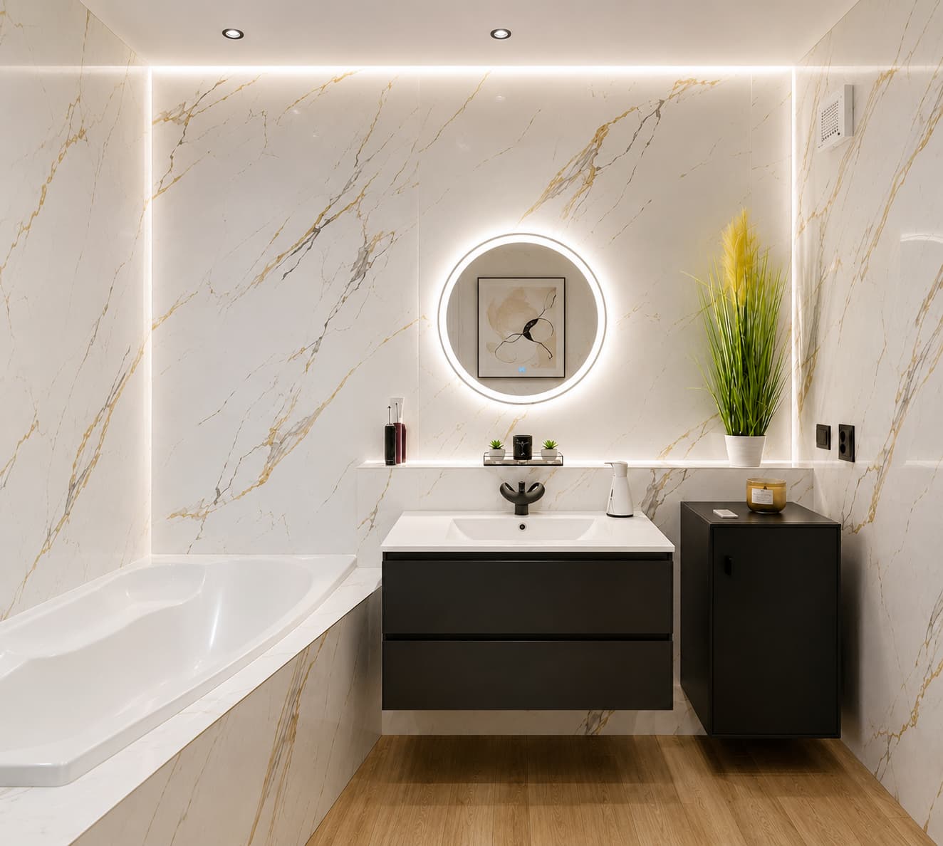 Kúpeľňa s PVC panelom Carrara Gold a LED zrkadlom