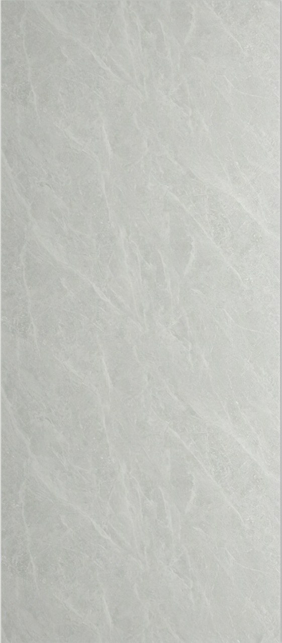 PVC panel Soft Grey Marble v modernej obývačke so sivým kamenným dekorom
