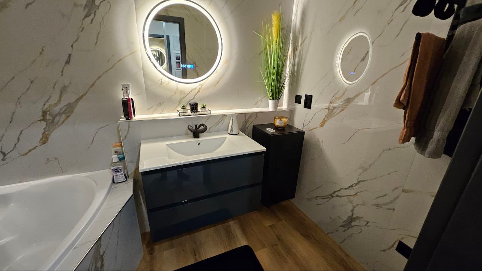 Lesklý PVC mramorový panel AT-Europe s hrúbkou 3 mm a vysokým leskom