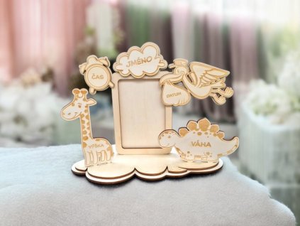Dřevěný fotorámeček k narození dítěte. Zvířátka
