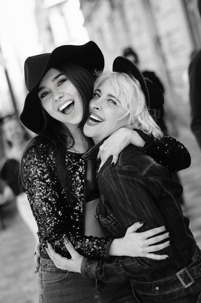 Atelie® Boutique je rodinný butik vedený maminkou Naty a dcerou Katy