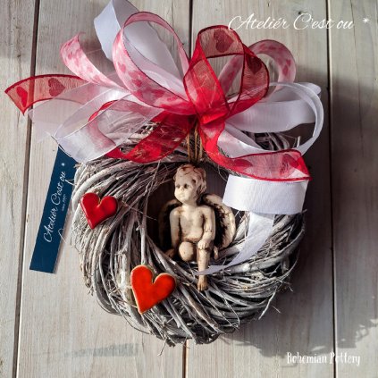 Věnec Proutěný Šedobílý Ø 20 cm a Keramická Srdíčka ♥️ Zamilovaný Andělíček