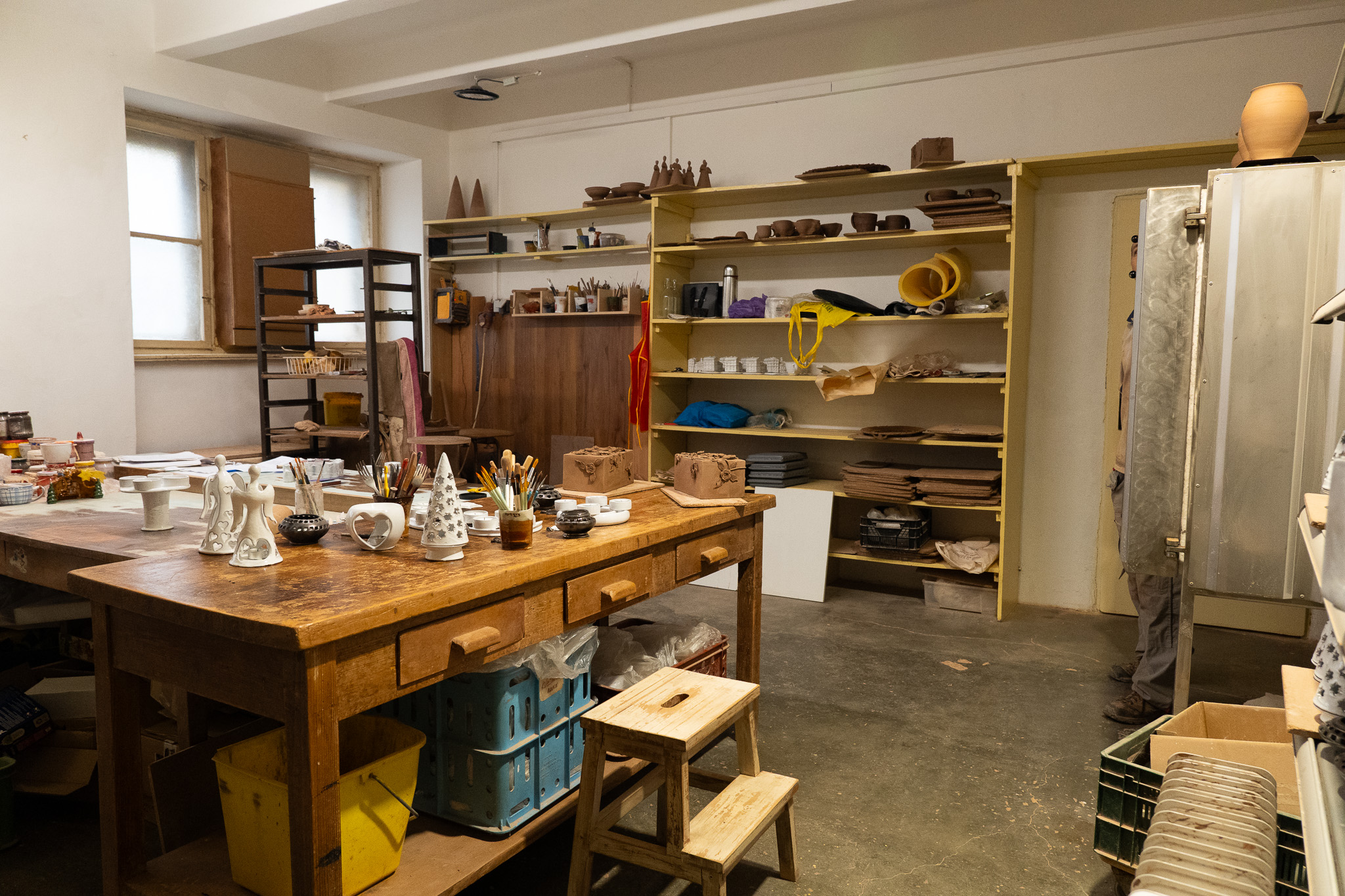 Vnitřní prostory keramické dílny Praha, ateliér u jana kde se odehrávají keramické workshopy