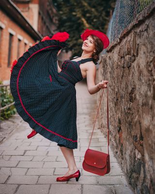 🟣🔴🟡Dnes jsem se narodila!🟡🔴🟣 ...před třiceti devíti lety! Přišel čas vám o sobě prozradit zase o kousek víc❤️ 🟣V dětství...