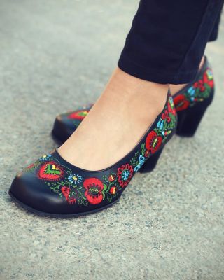 ⚫🔴Začalo to jarmarkem, který stál za houby..🔴⚫ ...úplně jsem se minula s cílovkou a prodeje nestály za moc. Přesto tento...