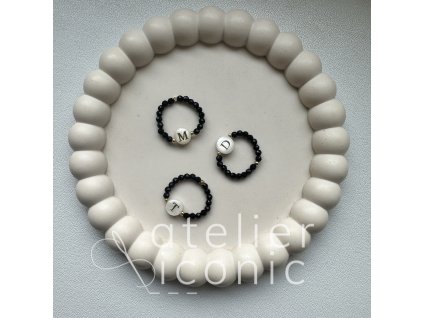 Ónyx s perleťovým písmenkom