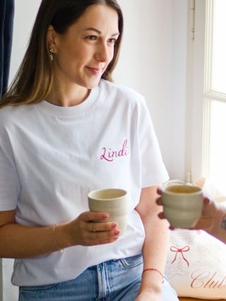 🎀Hledáte společný outfit na rozlučku se svobodou? Naše trika si můžete nechat personalizovat výšivkou🤍 Kromě jména...