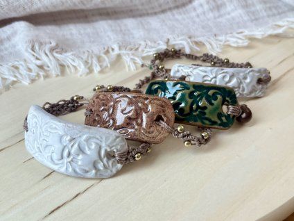 Macramé náramek Dotek země s ornamentem